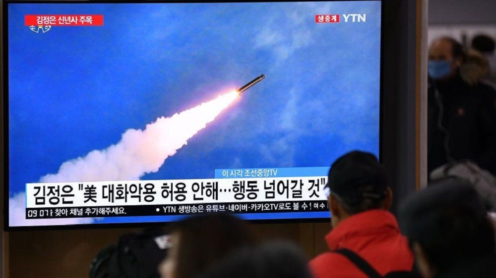 Koreja e Veriut leshon raketa lundruese, mes tensioneve ne rritje